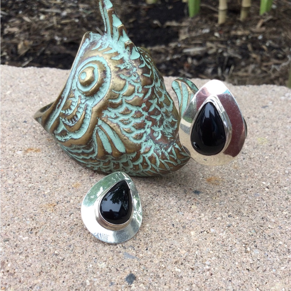 Vintage Native American Teardrop Black Onyx & Sterling Silver Earrings.
